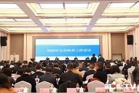 德州扑克新手爱秀操作（德州扑克新手热衷炫技）